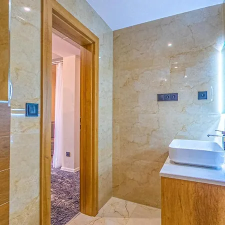 Lägenhet Luxusny Apartman *