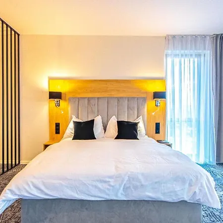 Luxusny Apartman شقة *